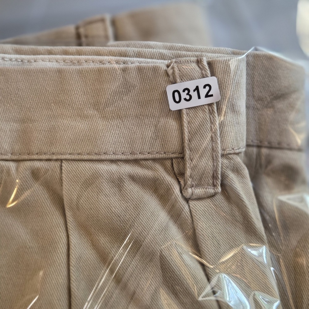 IZOD Mens Khaki Tan Pleated Front Chino‎ Shorts 100% Cotton Size 34/36 Casual - Picture 9 of 10
